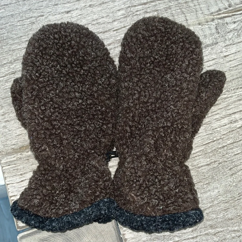 The Limited One size fits all mittens